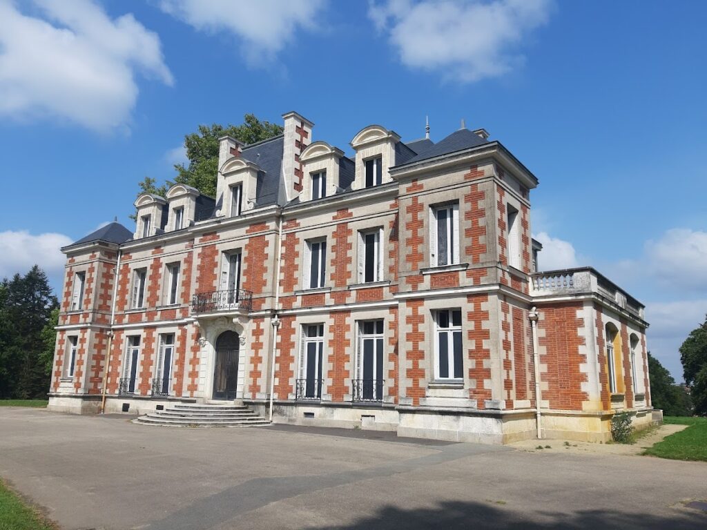 Château de la Gaudinière: A Historic Estate in Nantes, France 1 Château de la Gaudinière