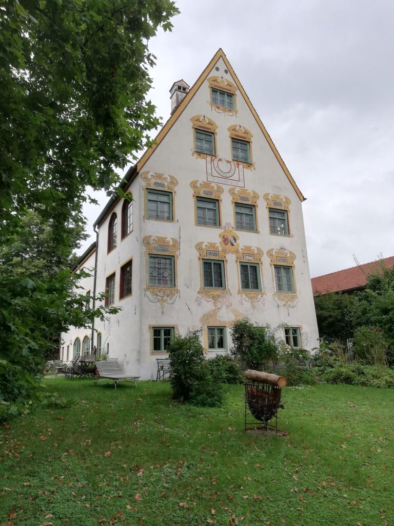 Schloss Weikertsham: A Sixteenth-Century Patrician Residence in Germany 2 Schloss Weikertsham