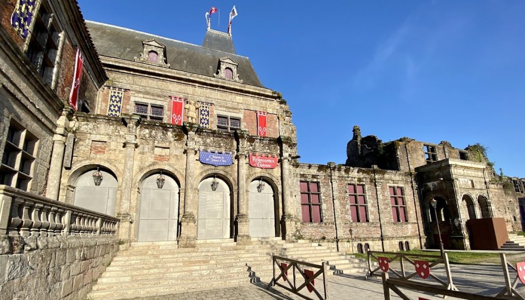 Château du Puy-du-Fou: A Renaissance Castle in Vendée 4 Château du Puy-du-Fou