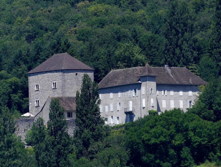 Château de Saint-Innocent: A Medieval Fortified Residence in France