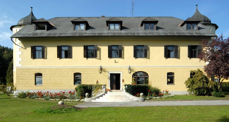 Schloss Hunnenbrunn, Frauenstein: A Renaissance Castle in Austria