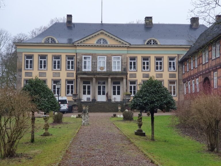 Schloss Hagenburg: A Schaumburg-Lippe Summer Residence in Germany