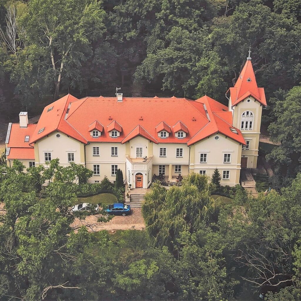 Kobylin Palace: An Eclectic Residence in Poland 3 Pałac w Kobylinie