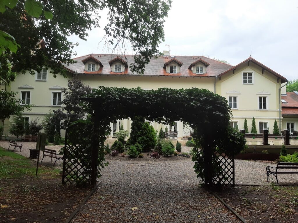 Kobylin Palace: An Eclectic Residence in Poland 5 Pałac w Kobylinie