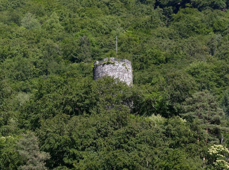 Feissons Castle (Château de Feissons): A Former Fortified House in France
