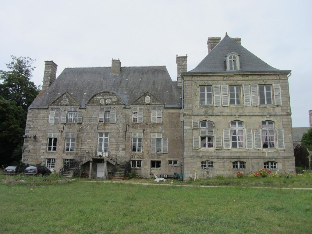 Château de Réville: A Historic Manor and Seigneurial Estate in Normandy 1 Château de Réville