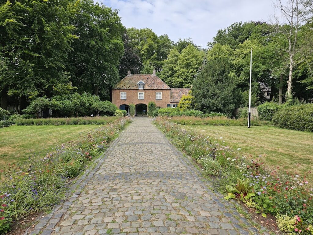 Slotje De Blauwe Camer: Castle and Monastery in Oosterhout 4 Slotje De Blauwe Camer