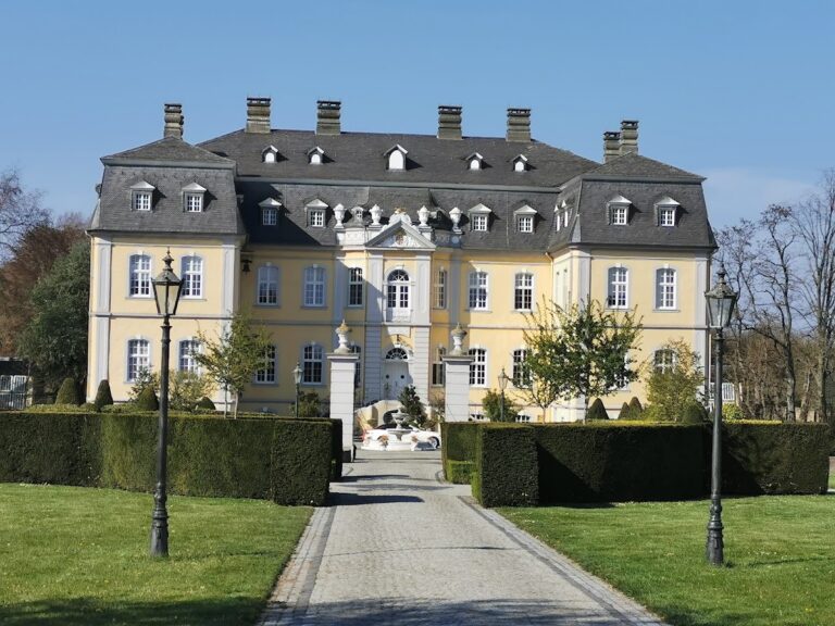 Schloss Schwarzenraben: A Baroque Water Castle in Germany