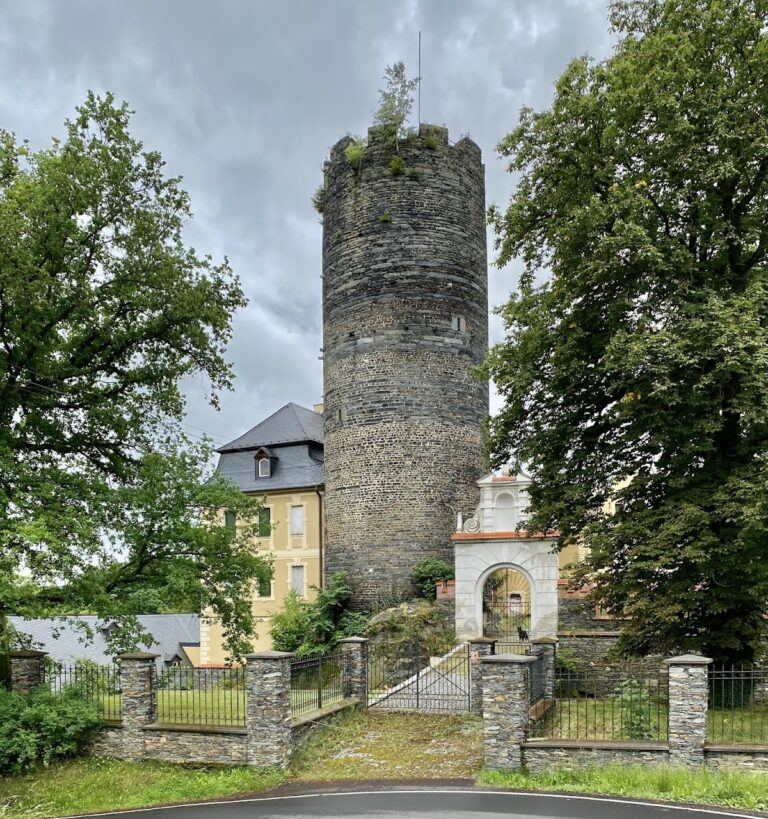 Schloss Starý Hrozňatov: A Castle Complex in Czechia