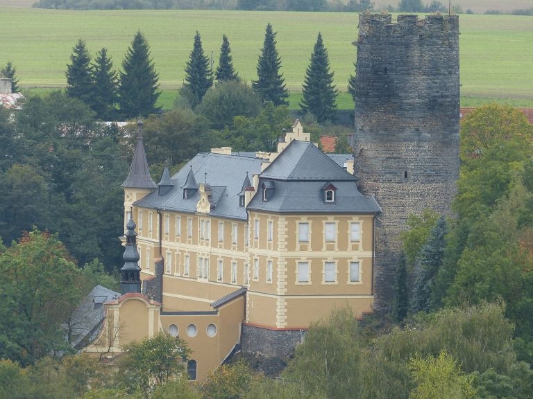 Schloss Starý Hrozňatov: A Castle Complex in Czechia