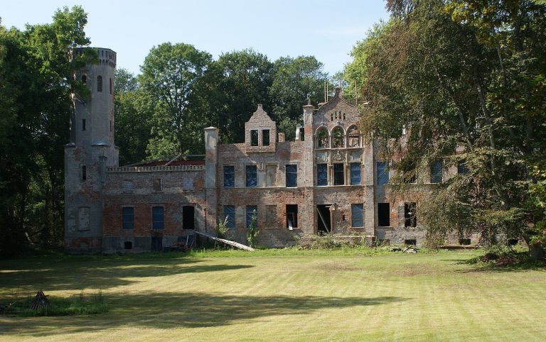 Palace in Dolsk: An English Neo-Gothic Residence in Poland
