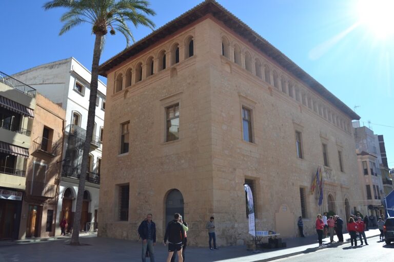 Ca la Vila: Llíria’s Renaissance Municipal Building in Spain