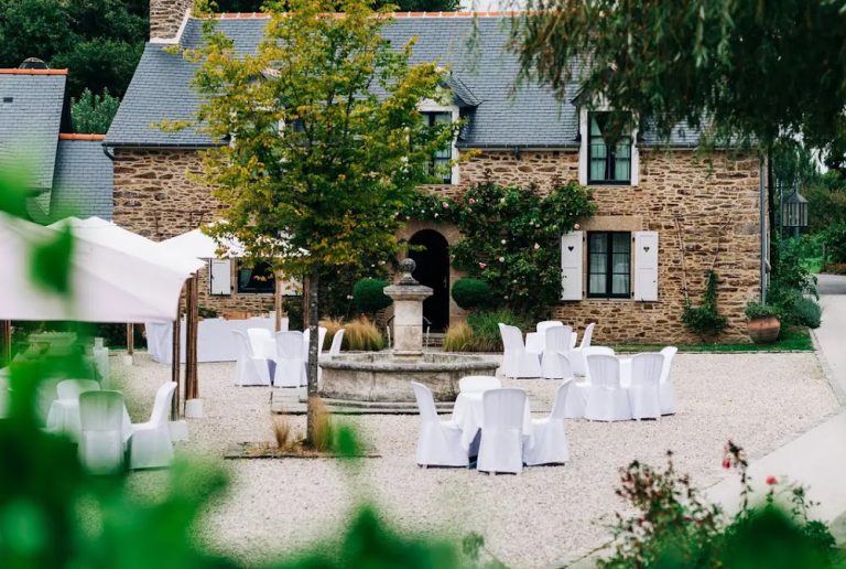 Château de Pontbriand: A Fortified Residence in Pleurtuit, France