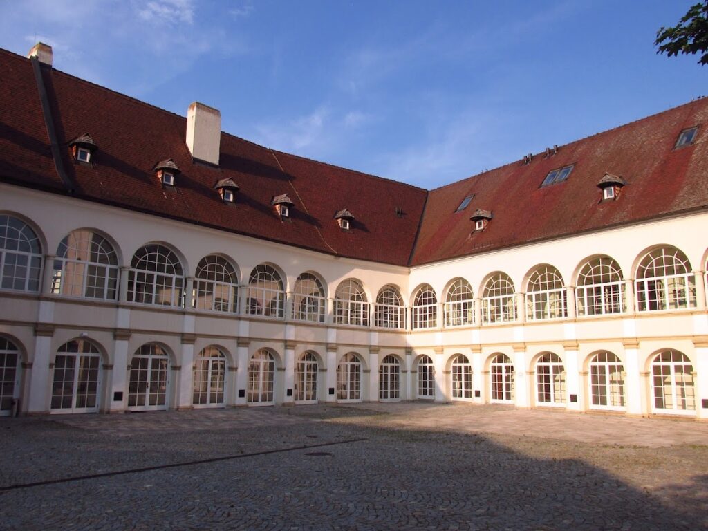 Katzelsdorf-Schloss: A Seventeenth-Century Castle in Austria 1 Katzelsdorf-Schloss
