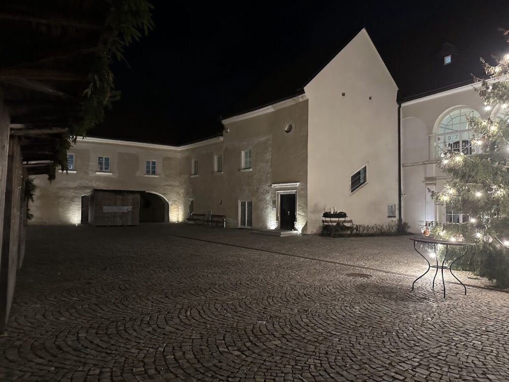 Katzelsdorf-Schloss: A Seventeenth-Century Castle in Austria 2 Katzelsdorf-Schloss