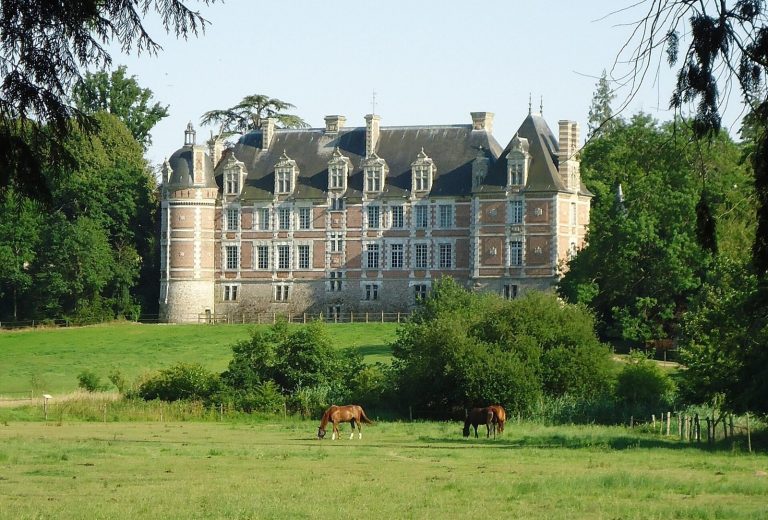 Château de Chambray: A Historic Noble Estate in France