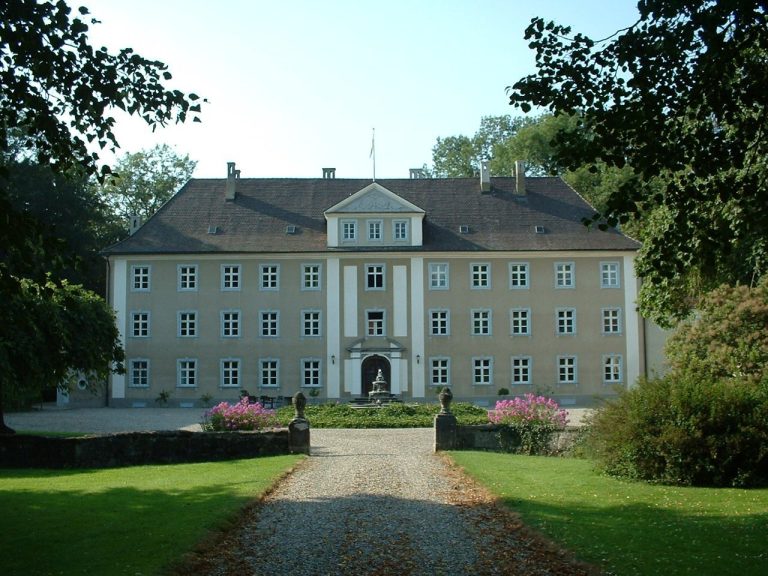 Achstetten Castle: A Classicist Aristocratic Estate in Germany