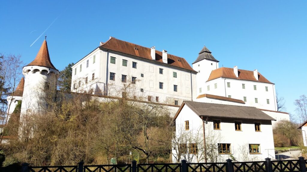 Schloss Seisenegg: A Castle-Palace Complex in Austria 2 Schloss Seisenegg