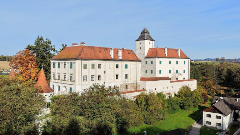 Schloss Seisenegg: A Castle-Palace Complex in Austria