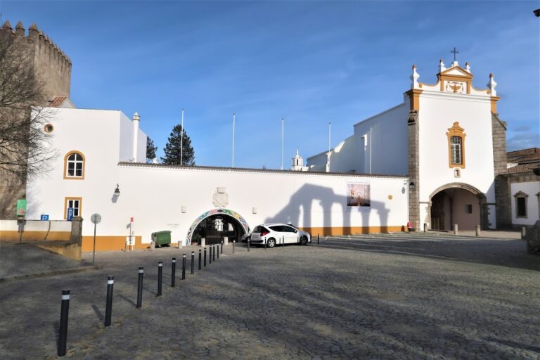 Palace of the Dukes of Cadaval: A Historic Noble Residence in Évora