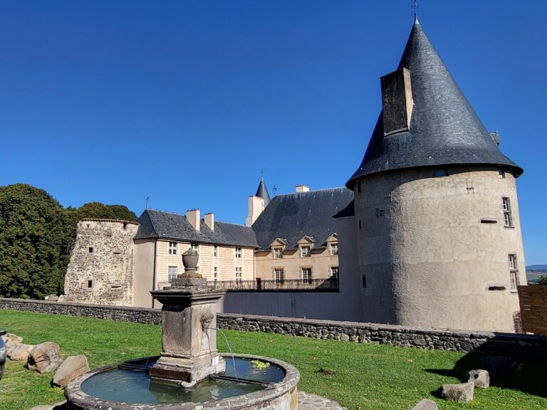 Château de Villeneuve-Lembron: A Late-Medieval Château and Pleasure Residence