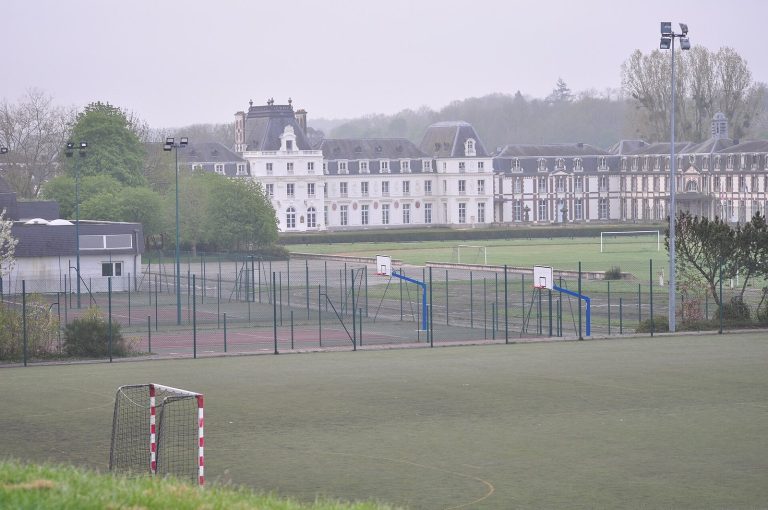 Château des Vaux: A Historic French Estate and Palace