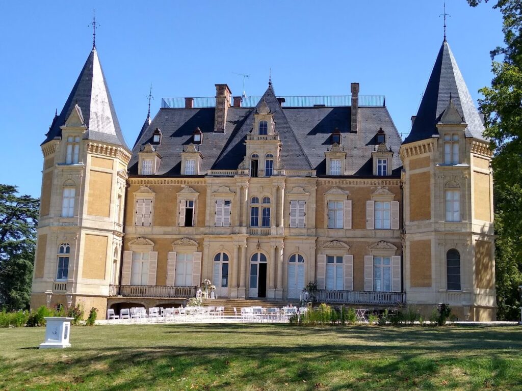 Château d’Azy: A Neoclassical Pleasure Château in France 2 château d'Azy