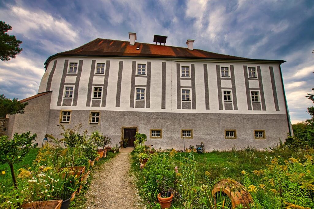 Schloss Schönberg (Wenzenbach): A Medieval Castle Complex in Germany 2 Schloss Schönberg (Wenzenbach)
