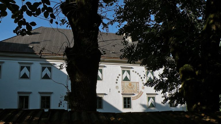 Schloss Marbach: A Medieval Castle Complex in Austria