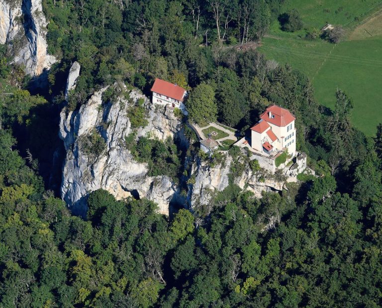 Schloss Bronnen: A Medieval Castle and Hunting Lodge in Germany