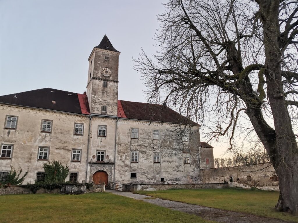 Eschelberg Castle: A Medieval Lordship and Renaissance Palace in Austria 2 Eschelberg Castle