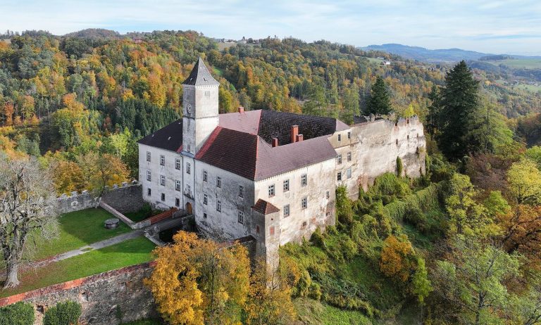 Eschelberg Castle: A Medieval Lordship and Renaissance Palace in Austria