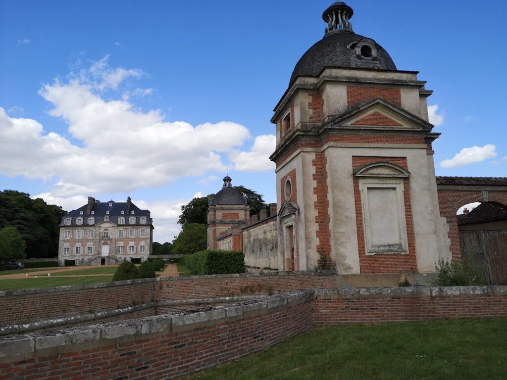 Château de Reverseaux: An Eighteenth-Century Estate in France 2 Château de Reverseaux