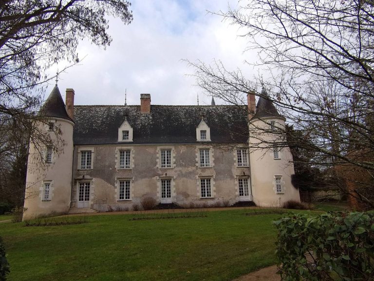 Artannes Castle: Residence of the Archbishops of Tours