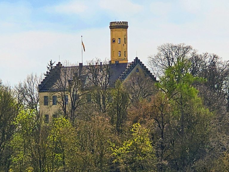 Schloss Wellenburg: A Historic Castle in Augsburg-Bergheim