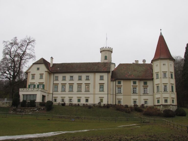 Schloss Oberthal: A Historic Castle Estate in Austria