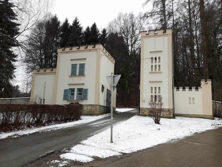 Schloss Oberthal: A Historic Castle Estate in Austria