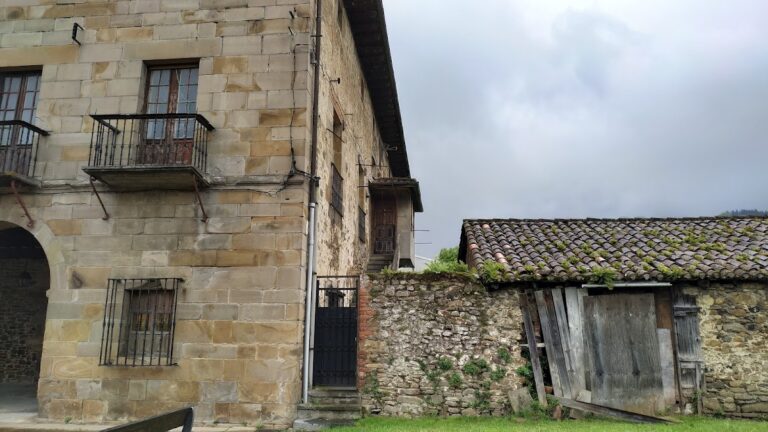 Palacio de Katuxa: A Seventeenth-Century Baroque Palace in Llodio