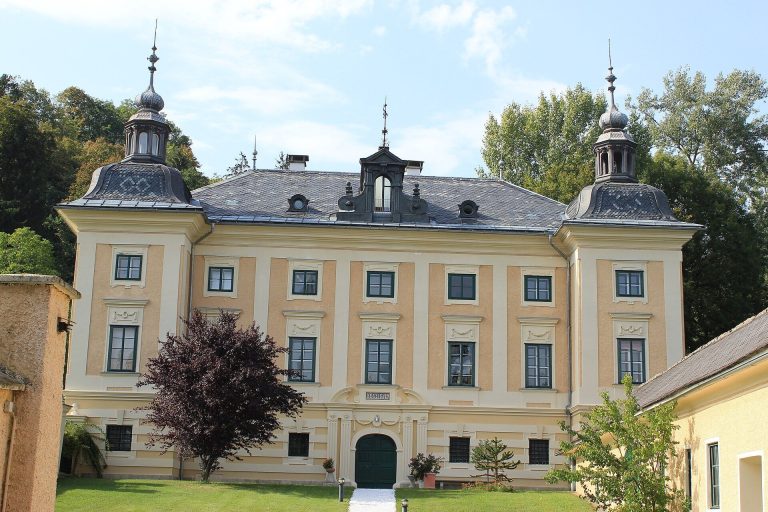 Schloss Kölnhof: A Historic Noble Residence in Sankt Veit an der Glan, Austria