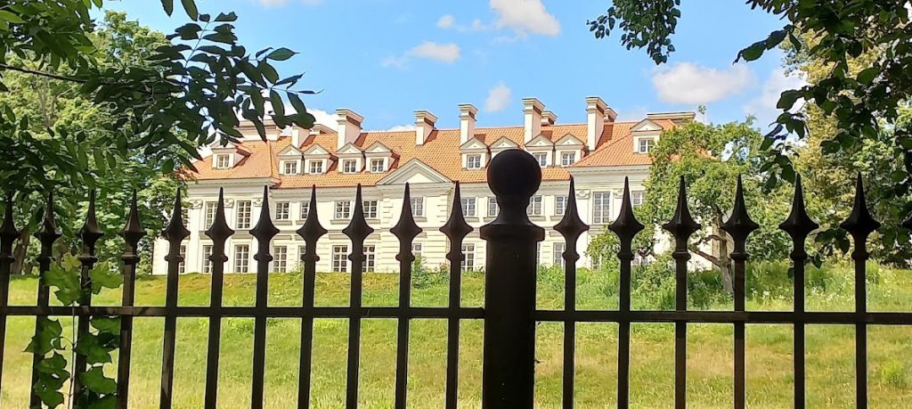 Palace at 67A 3 Maja Street in Wyszków: A Classicist Residence 2 Pałac, 3 Maja 67a w Wyszkowie