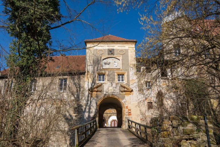 Schloss Fronberg: A Renaissance Castle Complex in Bavaria