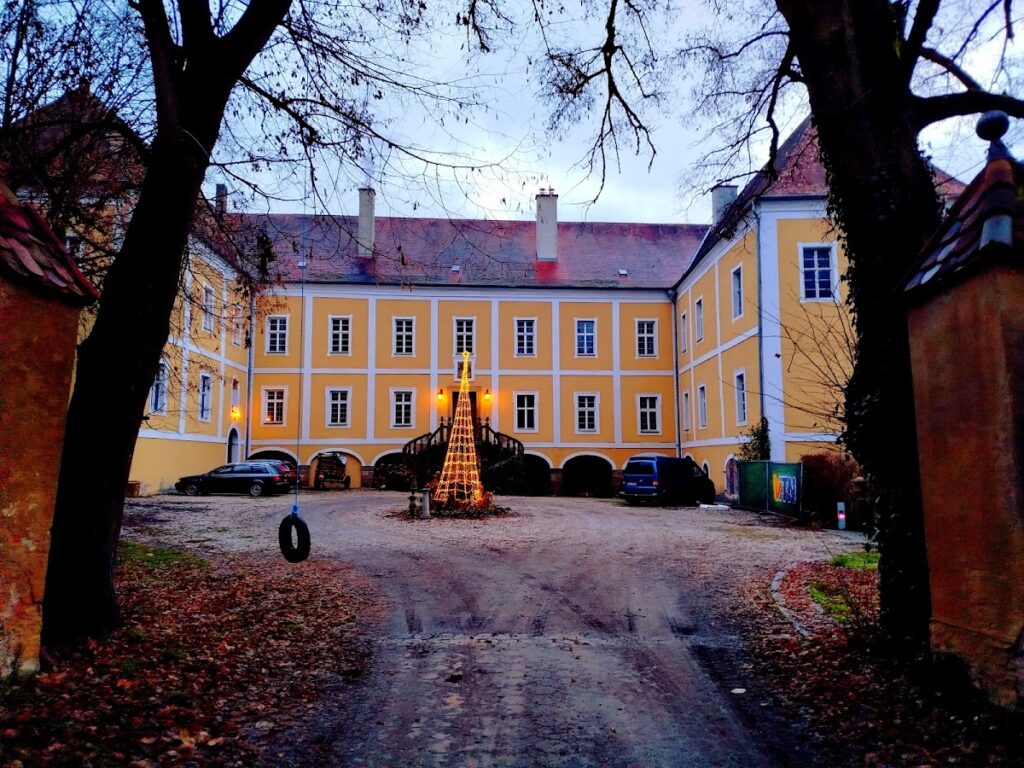 Schloss Fronberg: A Renaissance Castle Complex in Bavaria 2 Schloss Fronberg