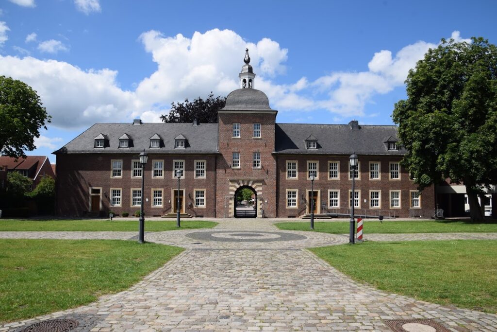 Schloss Ahaus: Baroque Summer Palace of the Prince-Bishops of Münster 1 Schloss Ahaus