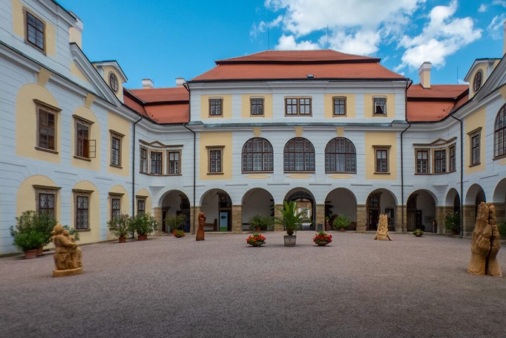 Rychnov Castle: A Baroque Residence in Czechia 1 Rychnov Castle