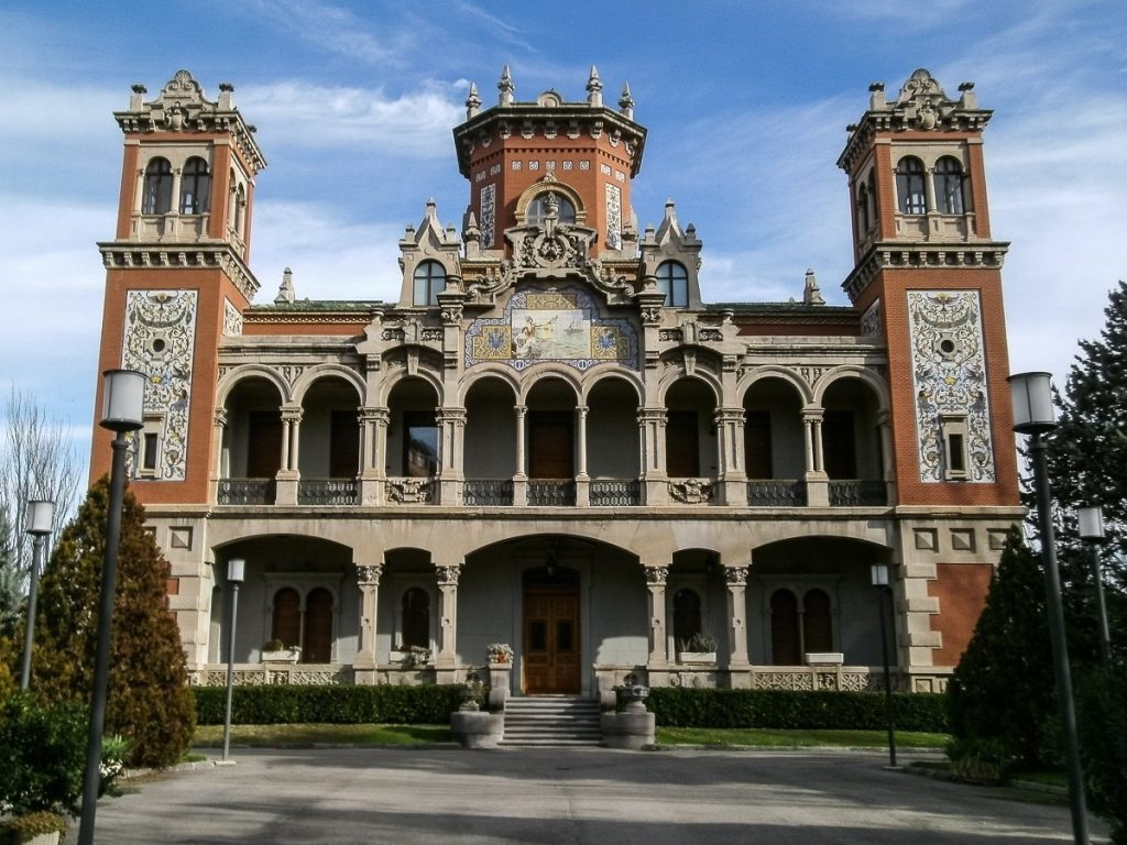Larrinaga Palace: An Eclectic Early Twentieth-Century Residence in Zaragoza 1 Larrinaga Palace