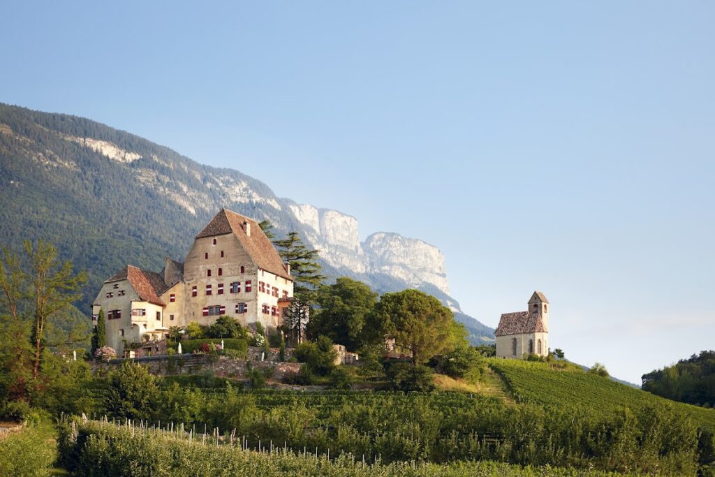 Castle Englar: A Late Gothic Noble Residence in Italy 1 Castle Englar