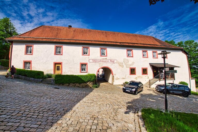 Schloss Hohenwarth: A Former Hofmark Seat in Bavaria