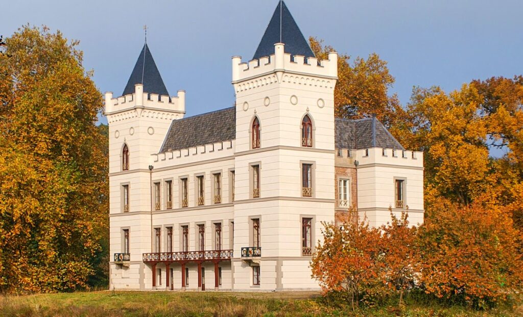 Beverweerd Castle: A Historic Fortified Manor and Country Estate in the Netherlands 1 Beverweerd Castle