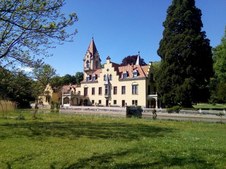 Schloss Seeheim: A Historicizing Late Gothic Villa in Constance