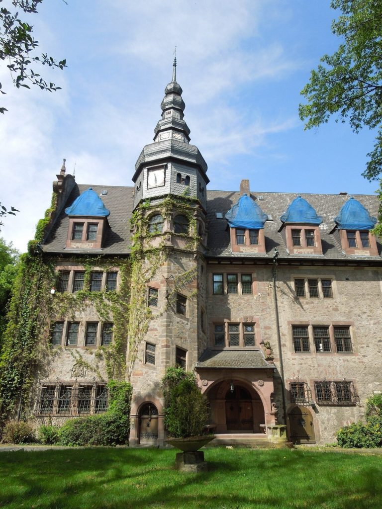 Castle Dillich: A Historic Castle and Manor Complex in Germany
